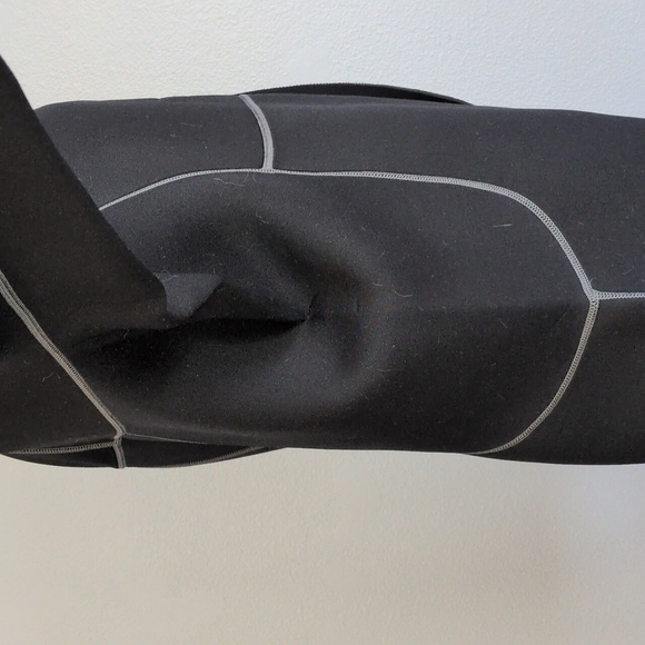 Full-Body Wetsuit with Front Zipper - Picture 6 of 12